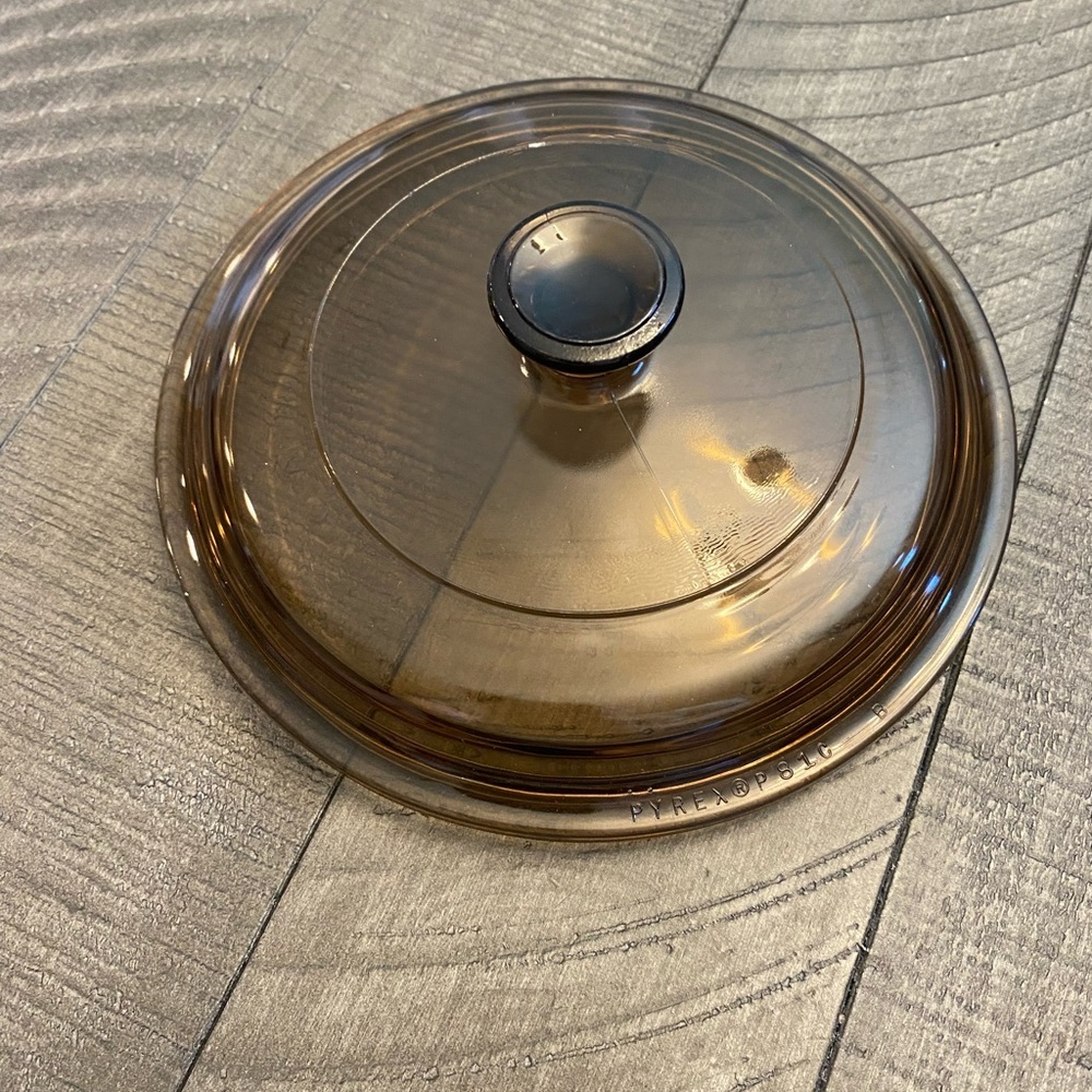 Pyrex vintage amber glass pot lid P810